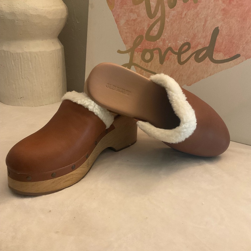 Universal Thread Tan Mules with White Lining